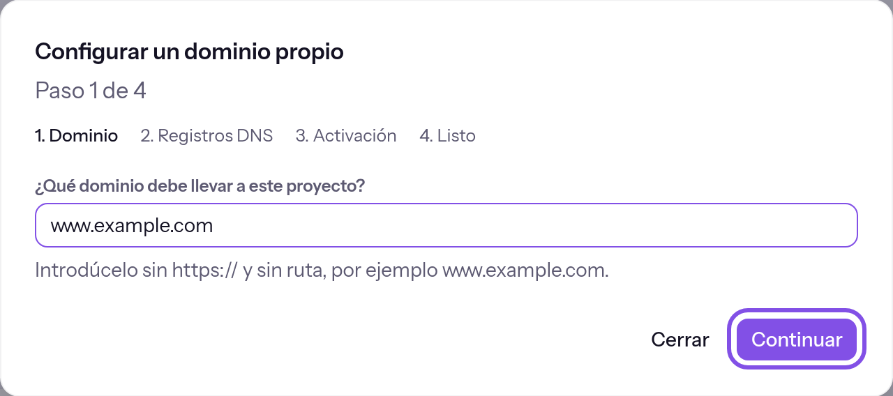 Primer paso del asistente con el campo de dominio rellenado. El botón que lleva al siguiente paso está marcado.